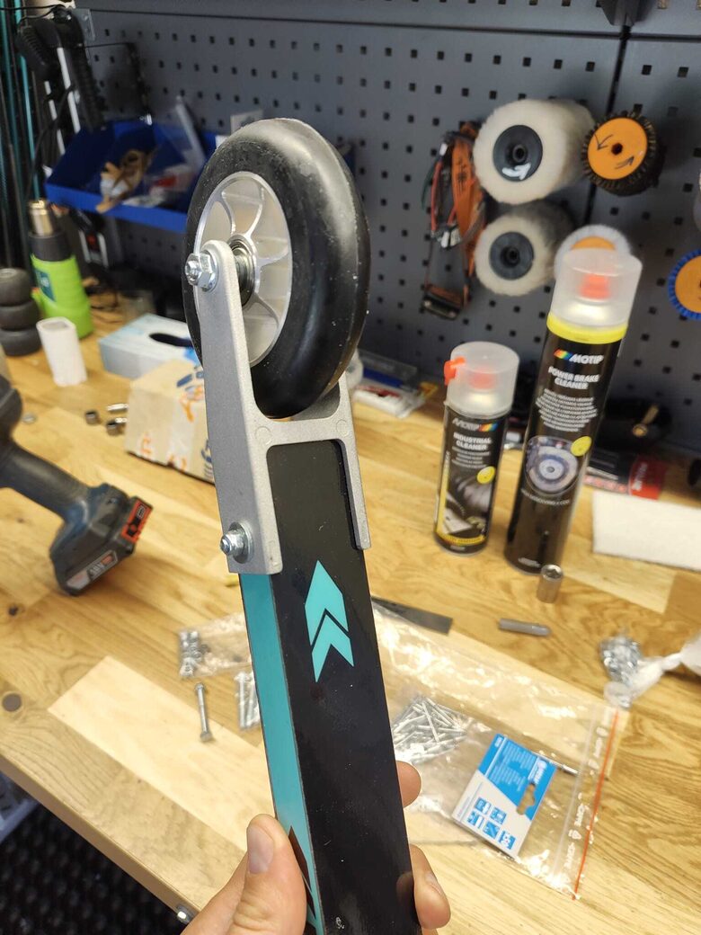 Slidsoļa rollerslēpju apkope